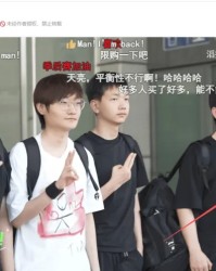 九游官网-哥哥这是订婚了？戒指换手指了